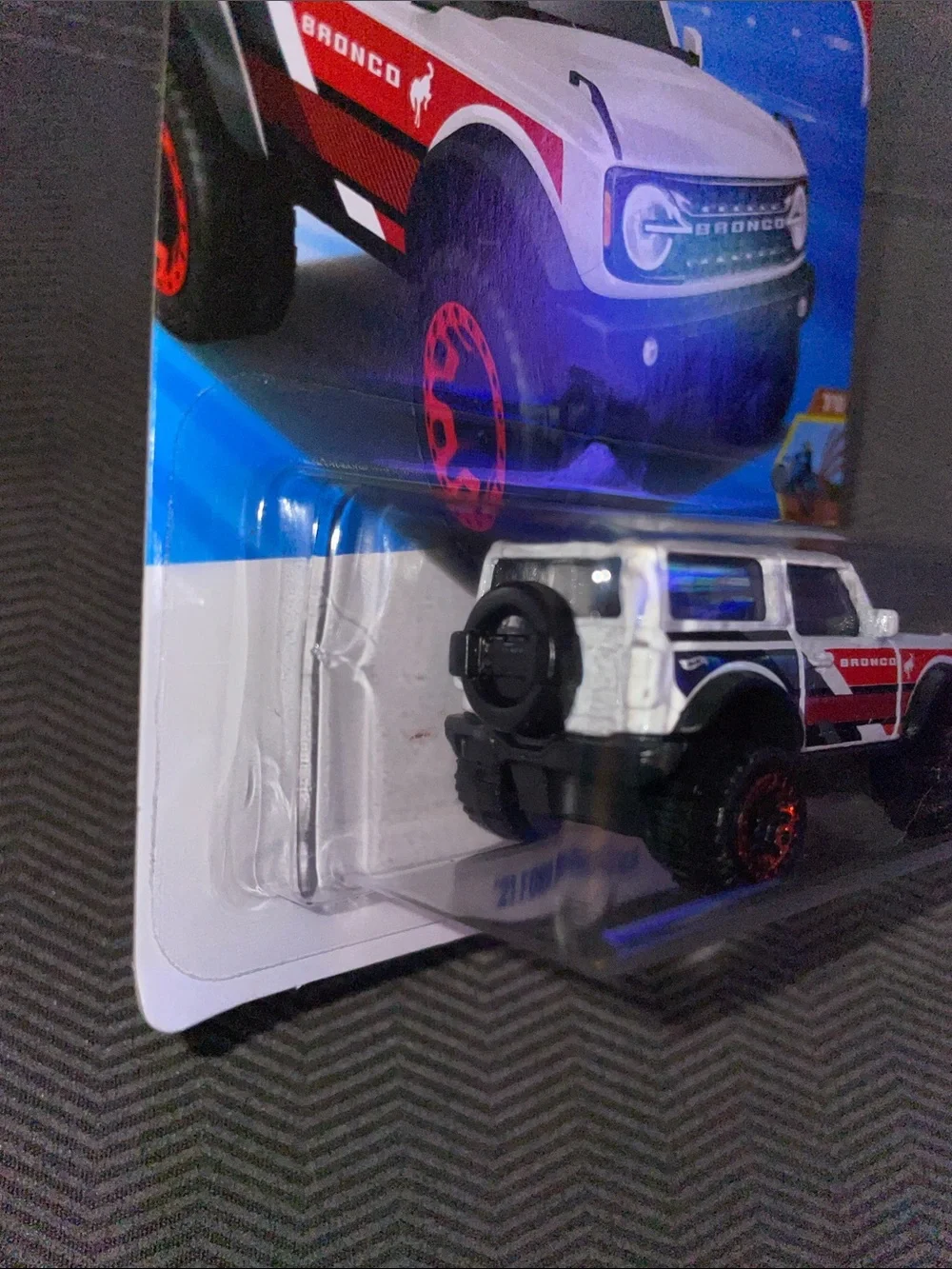 '21 Ford Bronco Hot Wheels White and Red